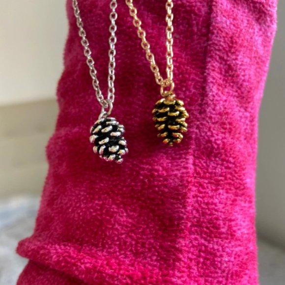 💎✨  Pinecone Necklace - Picture 10 of 10